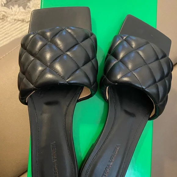 BOTTEGA VENETA Quilted Padded Flat Sandals In Black Leather 37. - Picture 5 of 10